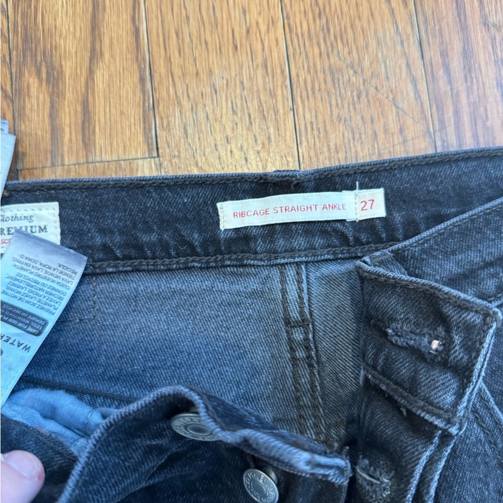 EUC Levi’s Ribcaige Straight Ankle 27 - Picture 2 of 3